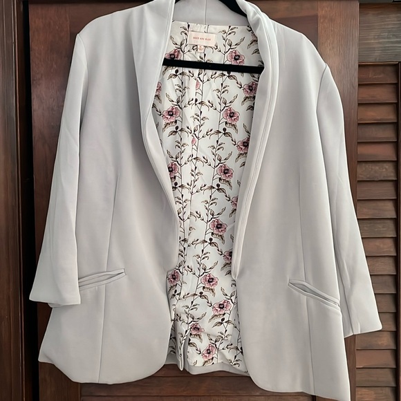 Skies Are Blue Jackets & Blazers - Gray Blazer